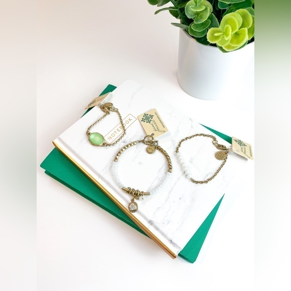 Jane Marie Faceted Glass Bracelet Gold Chain Light Green Adjustable NWT - Picture 2 of 2